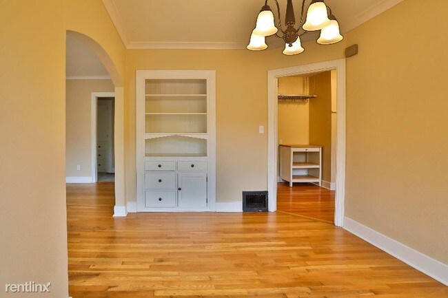 Foto del edificio - 4 br, 2 bath House - 311 W 29th St A Unit A