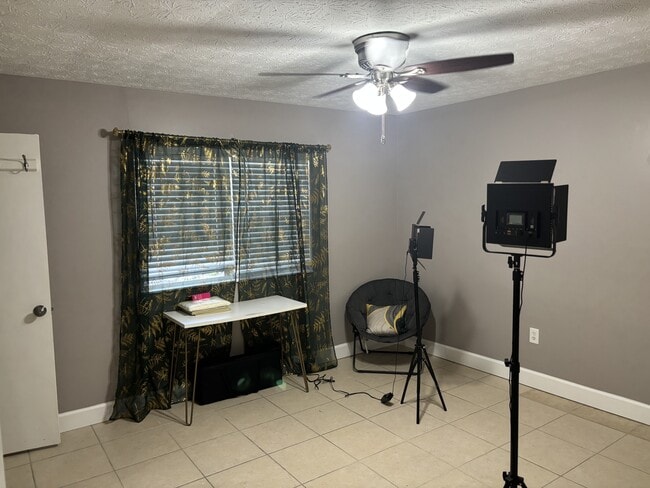 Foto del edificio - 1950 Paine Ave