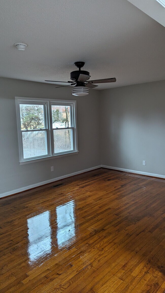 Foto del edificio - 2413 Sierra Rd