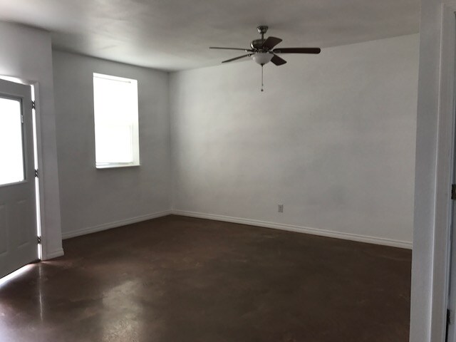 Foto del edificio - 354 Edwards Rd