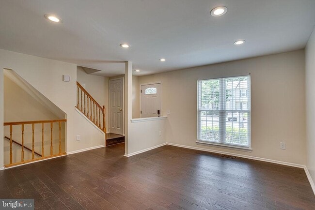 Building Photo - 7615 Sheffield Village Ln