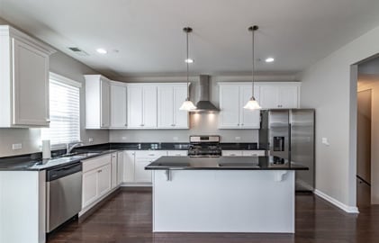 Foto del edificio - 76 Lakeview Pl