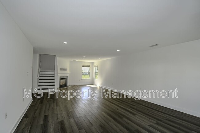 Building Photo - 722 Overlook Rd