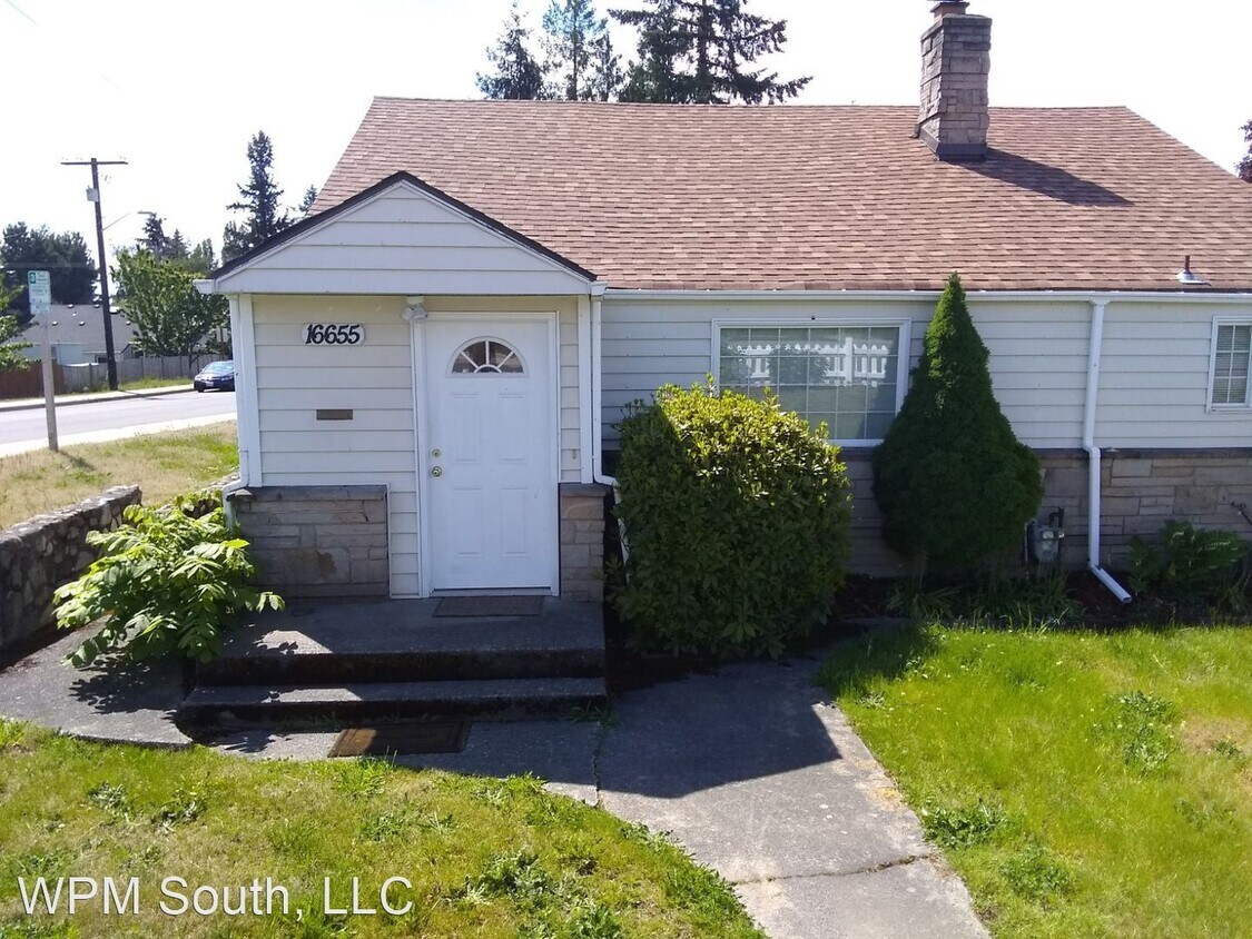 Foto principal - 3 br, 1 bath House - 16655 35th Ave S