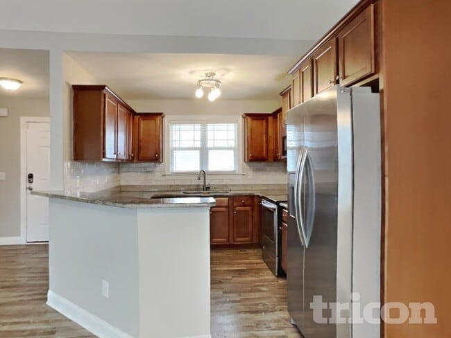 Building Photo - 335 Oxfordshire Dr