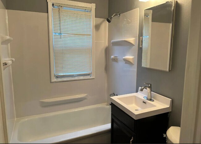 Foto del edificio - 4701 W 149th St