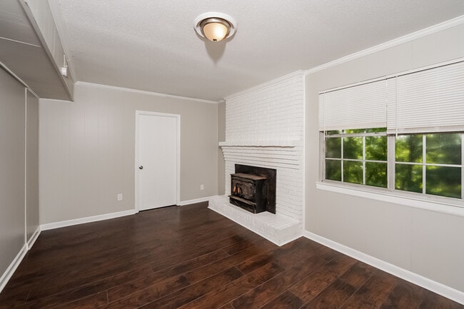 Foto del edificio - 845 Twin Ridge Dr