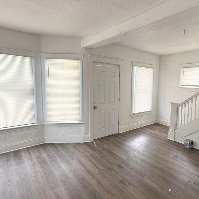 Foto del edificio - 3866 W 41st St