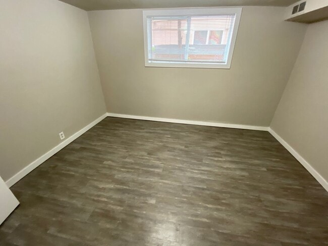 Building Photo - 619 S Grant Ave