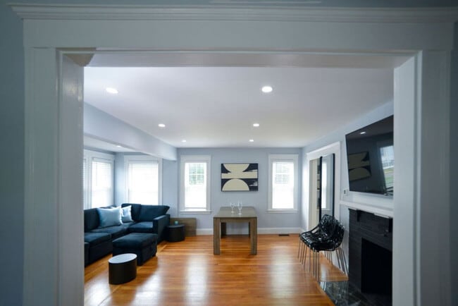 Building Photo - 53 Montvale Ave