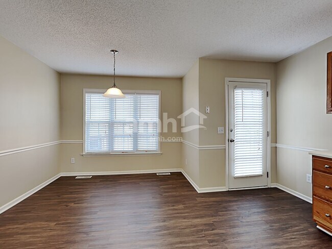 Foto del edificio - 5525 Bridgegate Dr