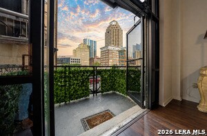 Building Photo - 214 E Travis St