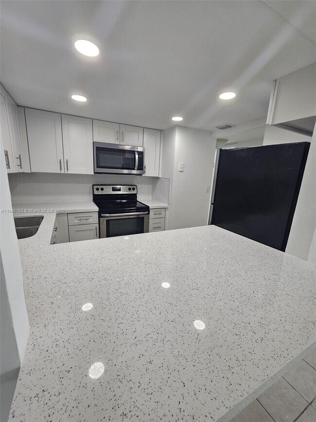 Foto del edificio - 8045 NW 7th St