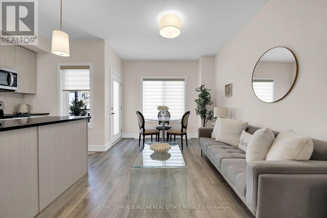Building Photo - 115-115 Shoreview Pl