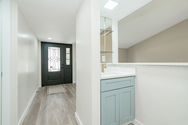Building Photo - 3733 Magnolia Dr