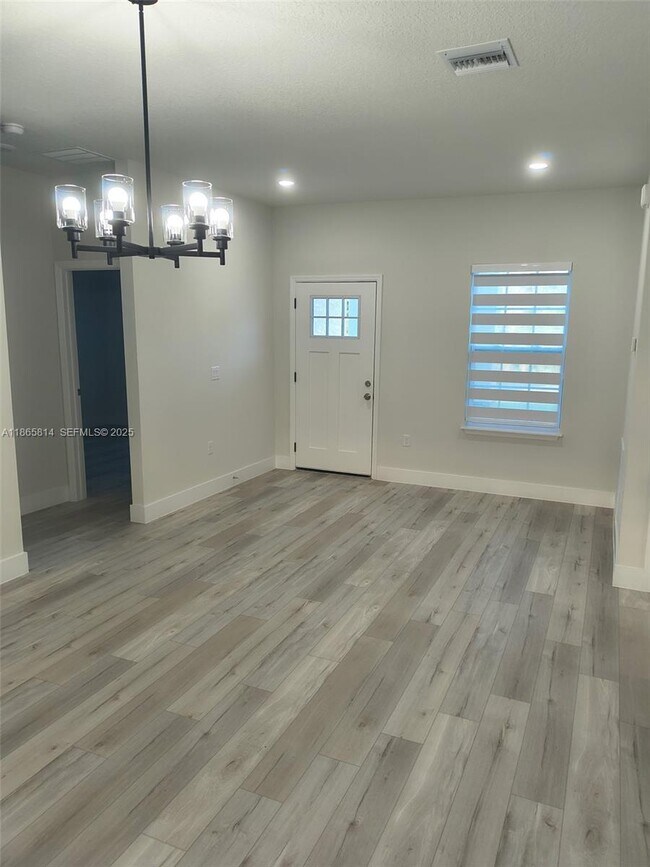 Foto del edificio - 16745 SW 29th Terrace Rd