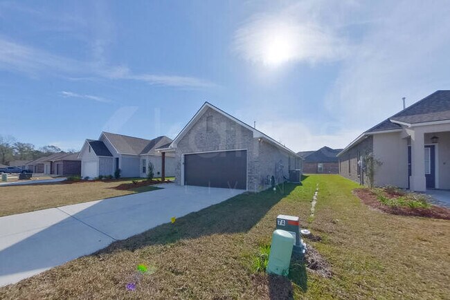 Building Photo - 13968 Rosewell St