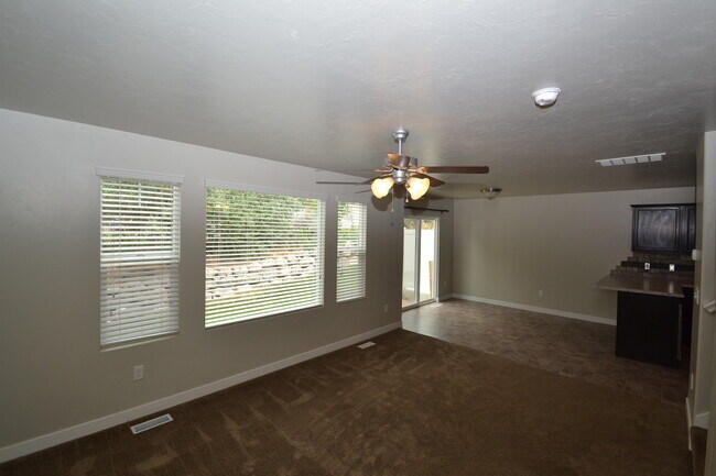 Foto del edificio - Beautiful 3 Bed/2.5 Bath in Draper!!!