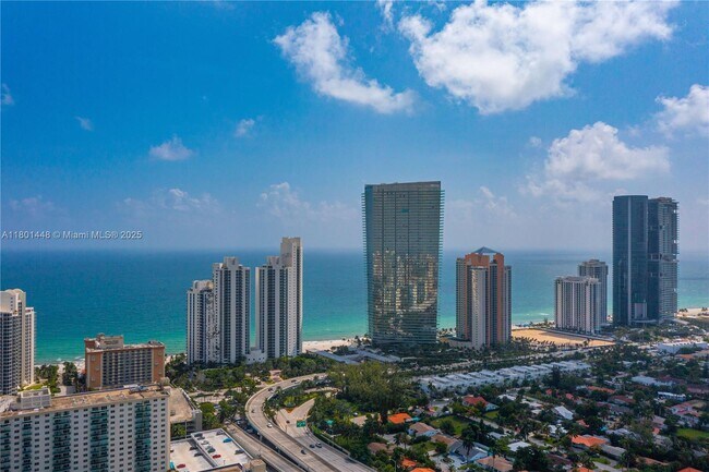 Foto del edificio - 18975 Collins Ave