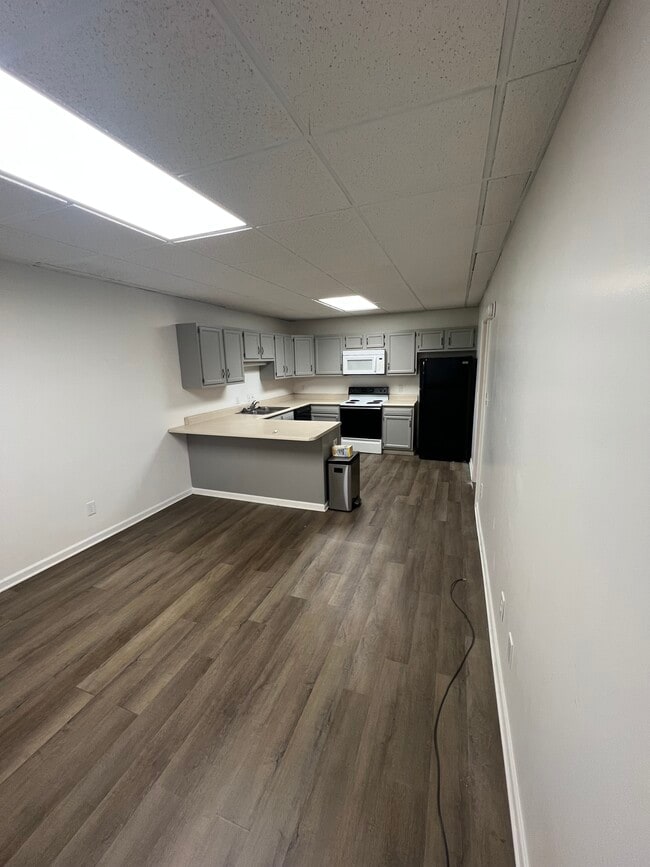 Building Photo - 301 Cypress St