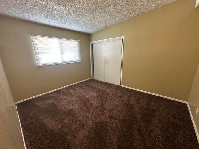 Foto del edificio - Cute 4 Bed Apartment!!!