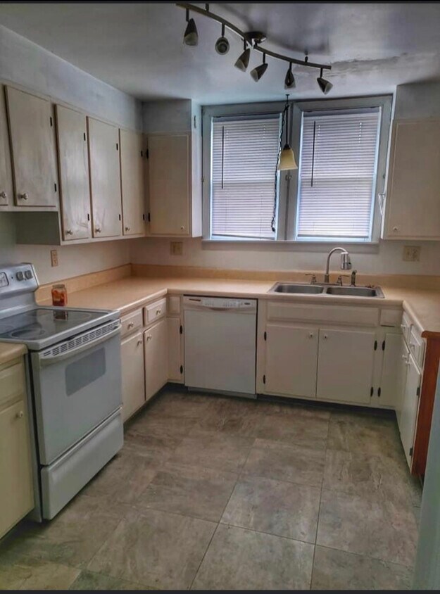 Foto del edificio - 225 Kelso Dr E