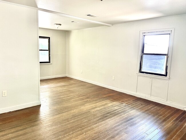 Building Photo - 3216 Brady St
