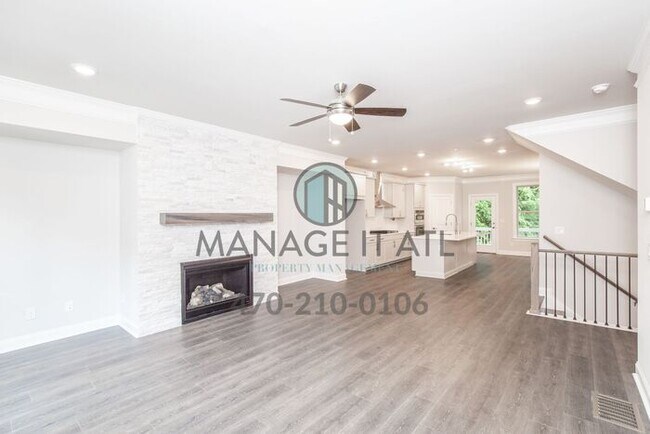 Foto del edificio - Elegant Townhome in City of Chamblee close...