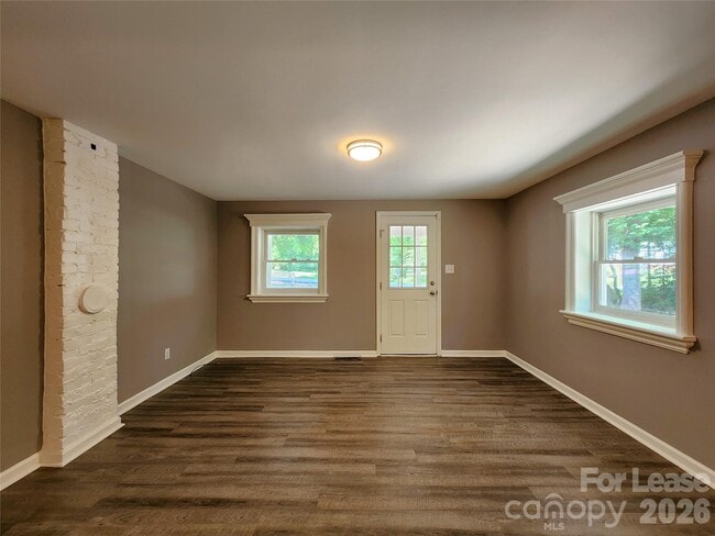 Building Photo - 573 Faith Dr SW