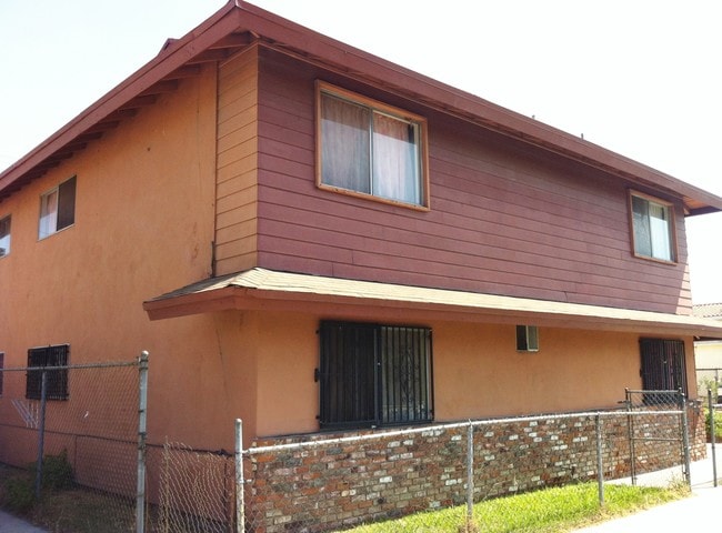 Foto del edificio - 2715 E 57th St