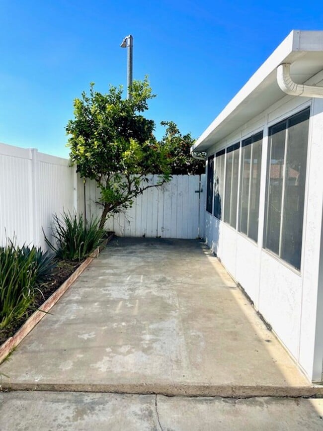 Building Photo - Green Valley Corner Lot Home Walking Dista...