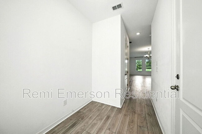 Building Photo - 700 Benoi Dr