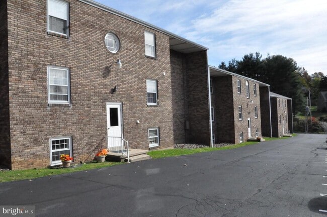 Building Photo - 23 Orchard Hills Dr