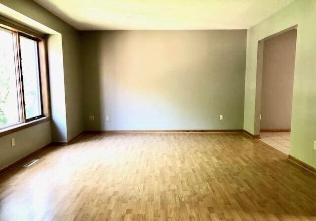 upper living - 1236 12th Ave W