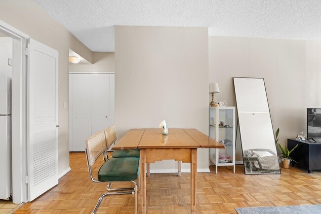 Building Photo - 45 River Dr S