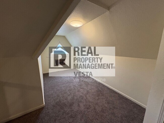 Foto del edificio - 1065 College St