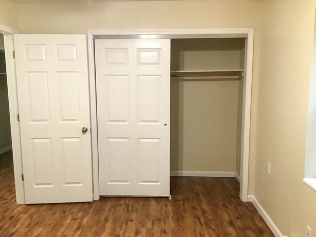 Building Photo - Warsaw Apartments