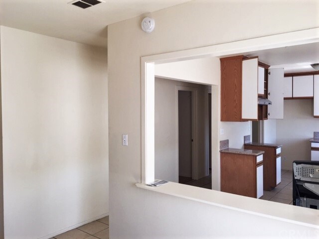 Building Photo - 638 Dewey Ave