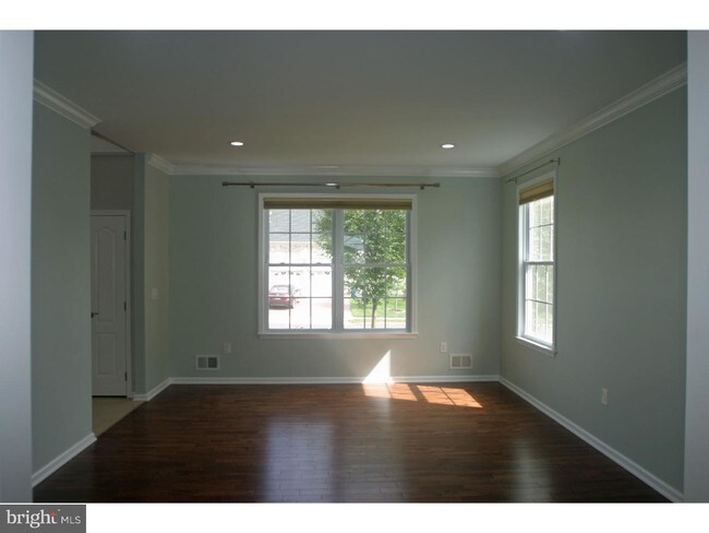 Building Photo - 43 Green Ash St