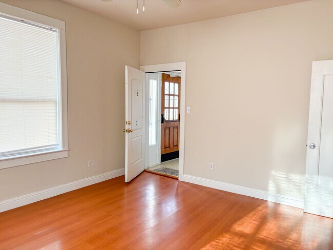 Foto del edificio - 2208 Sanger Ave