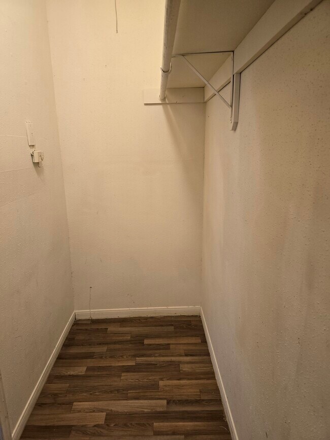 Main Closet - 2107 Greenbriar Colony Dr