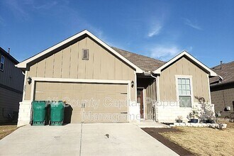 Building Photo - 227 Everglade Dr