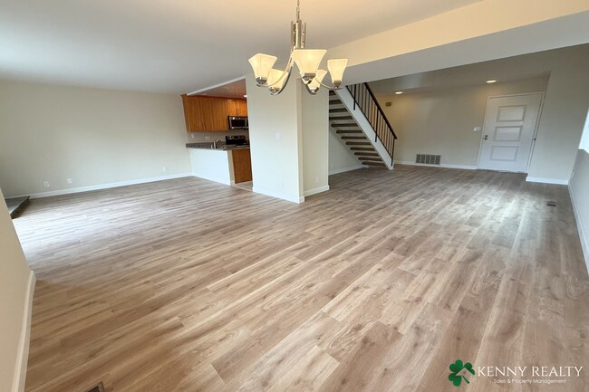 Foto del edificio - Remodeled 2BR/2.5BA Duplex with 2-Car Garage in San Mateo