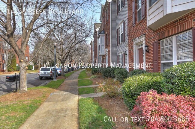 Building Photo - Move-In Ready 3BD/2.5BTH Townhome in Rosedale