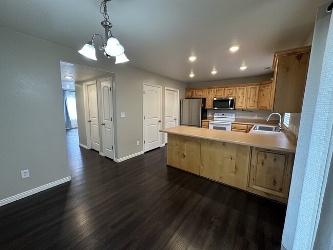 Building Photo - 775 Black Horse Dr