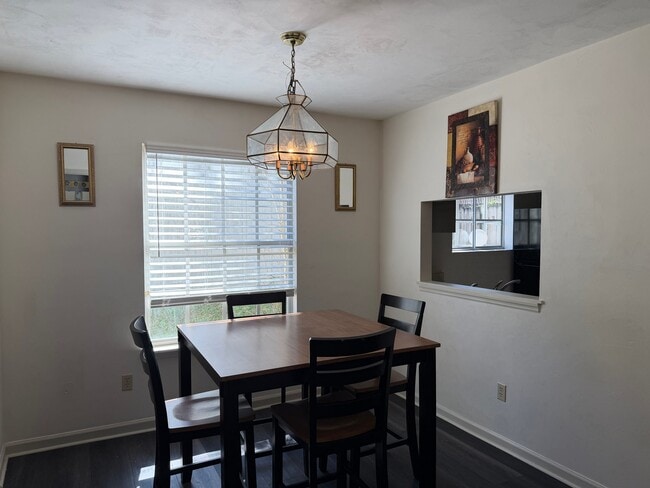 Building Photo - 420 Richview Park Cir E