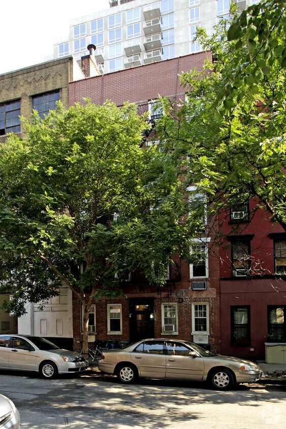 Building Photo - 335 E 22nd St