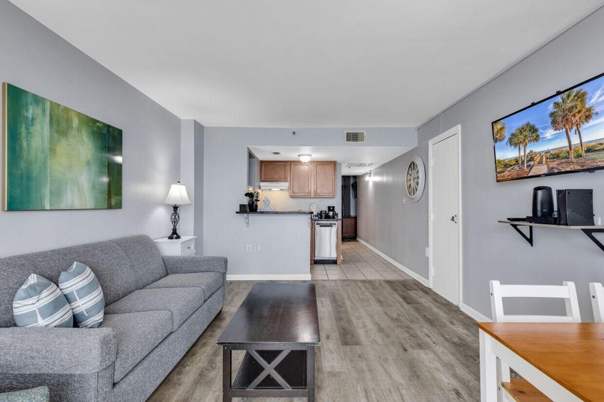 Foto principal - 2310 N Ocean Blvd