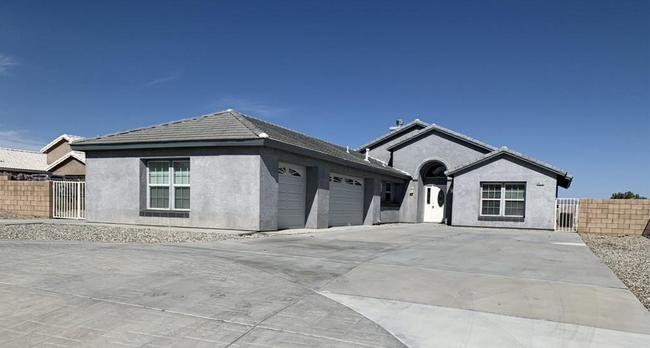 Building Photo - 8610 Bolero Dr