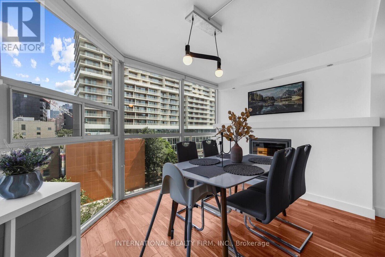 Photo principale - 701-701 King St W